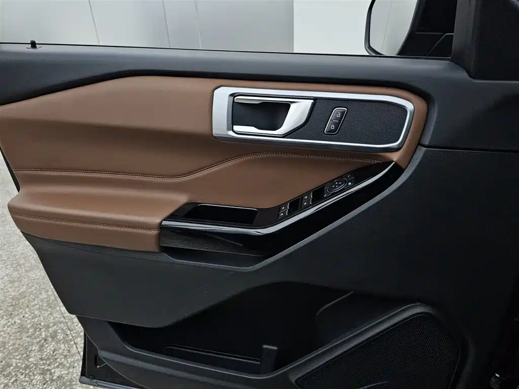 Ford Explorer 2023 — фото 8
