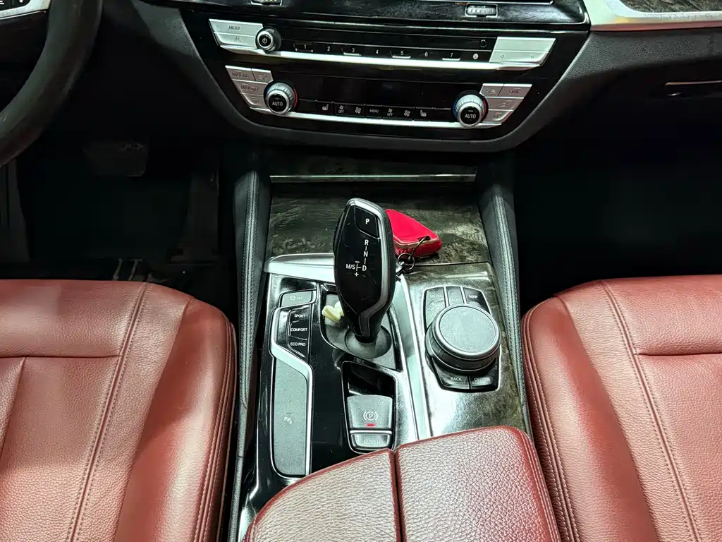 BMW 5 Series 2020 — фото 17