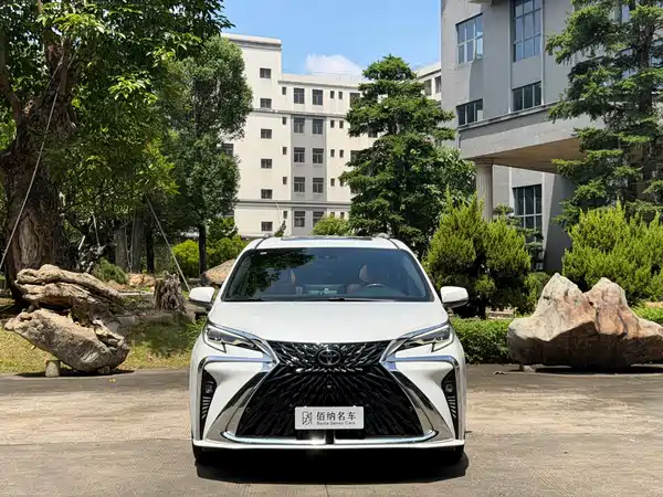 Toyota Granvia 2025