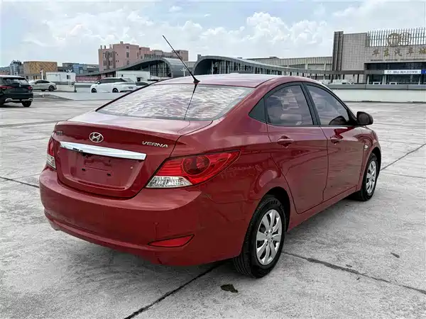 Hyundai Accent 2013