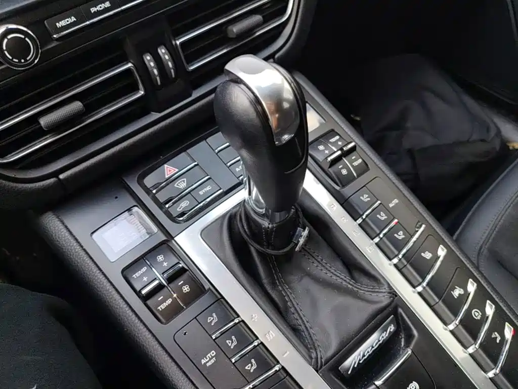 Porsche Macan 2020 — фото 14