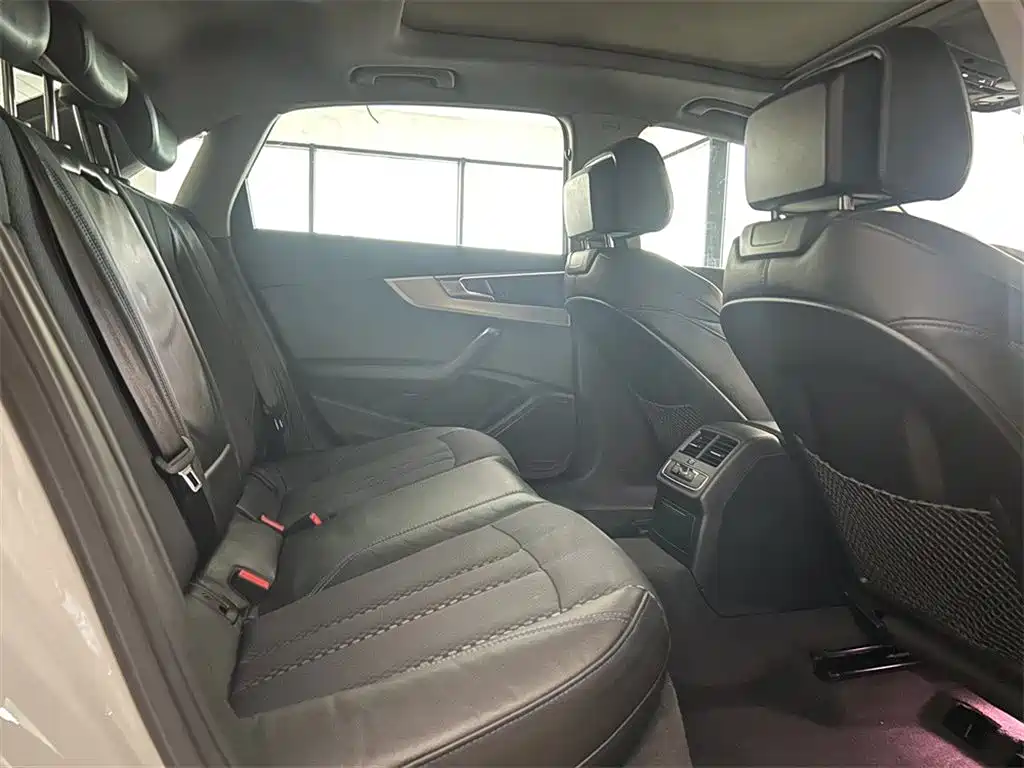 Audi A4L 2018