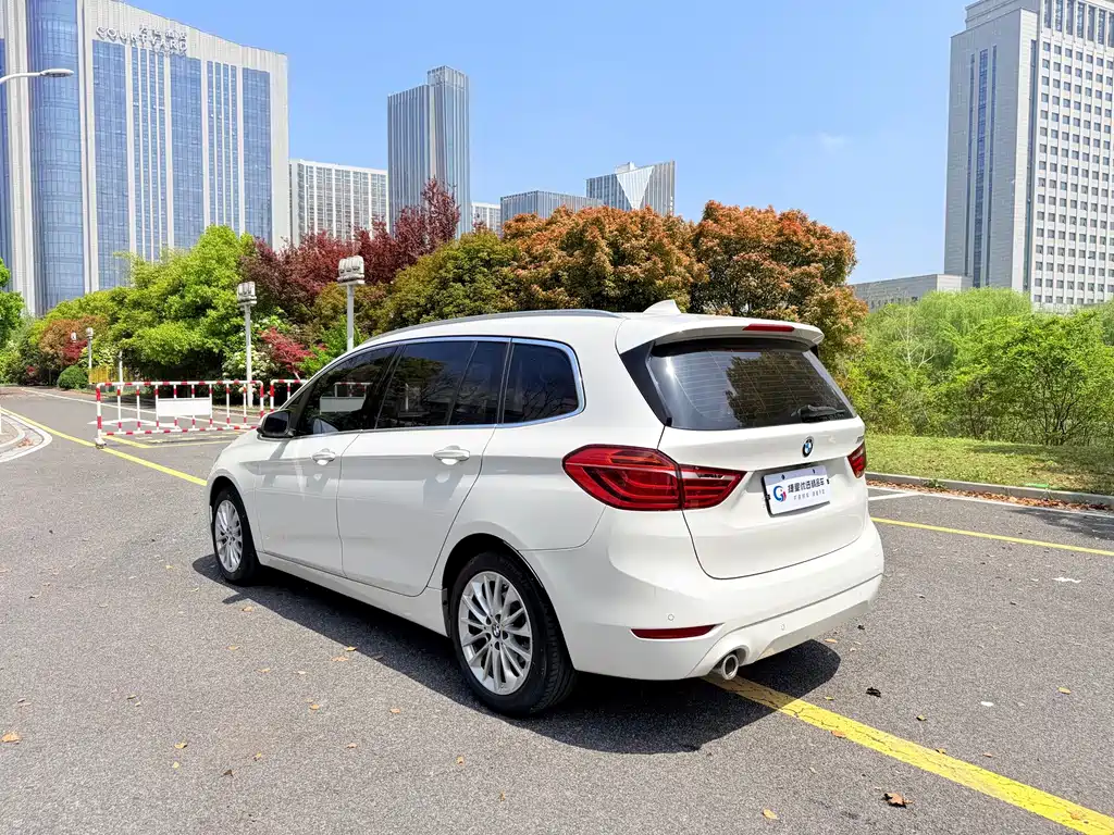 BMW 2 Series Wagon 2020 — фото 8