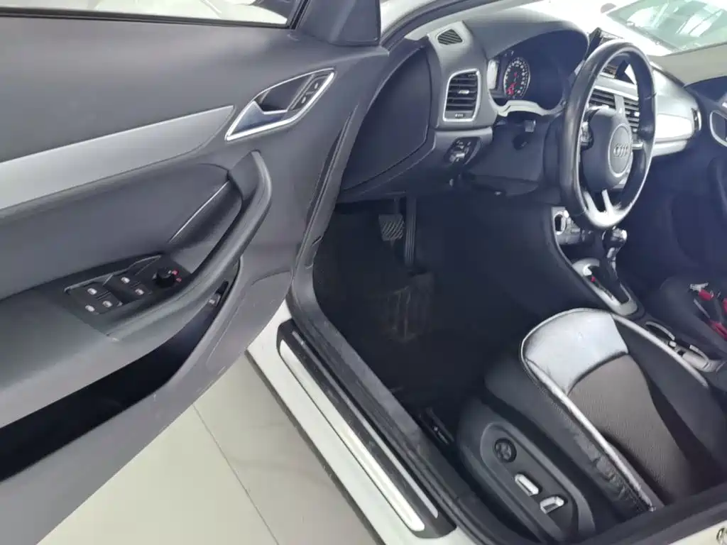 Audi Q3 2016 — фото 16