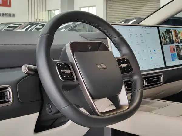 Li Auto MEGA 2025