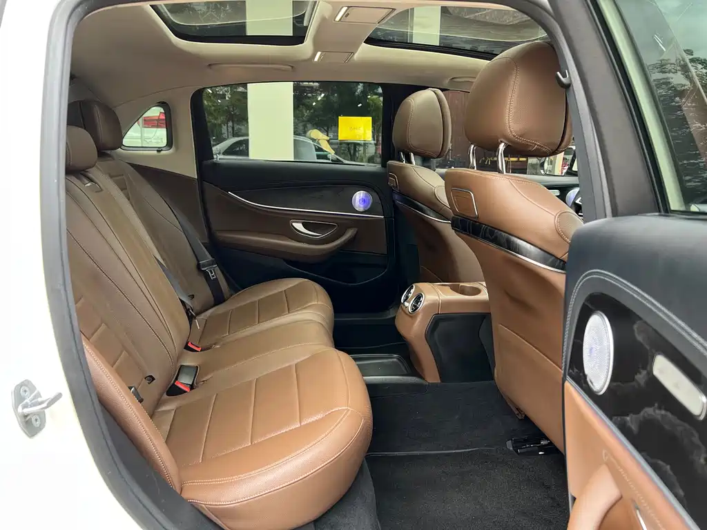 Mercedes-Benz E-Class 2018 — фото 20