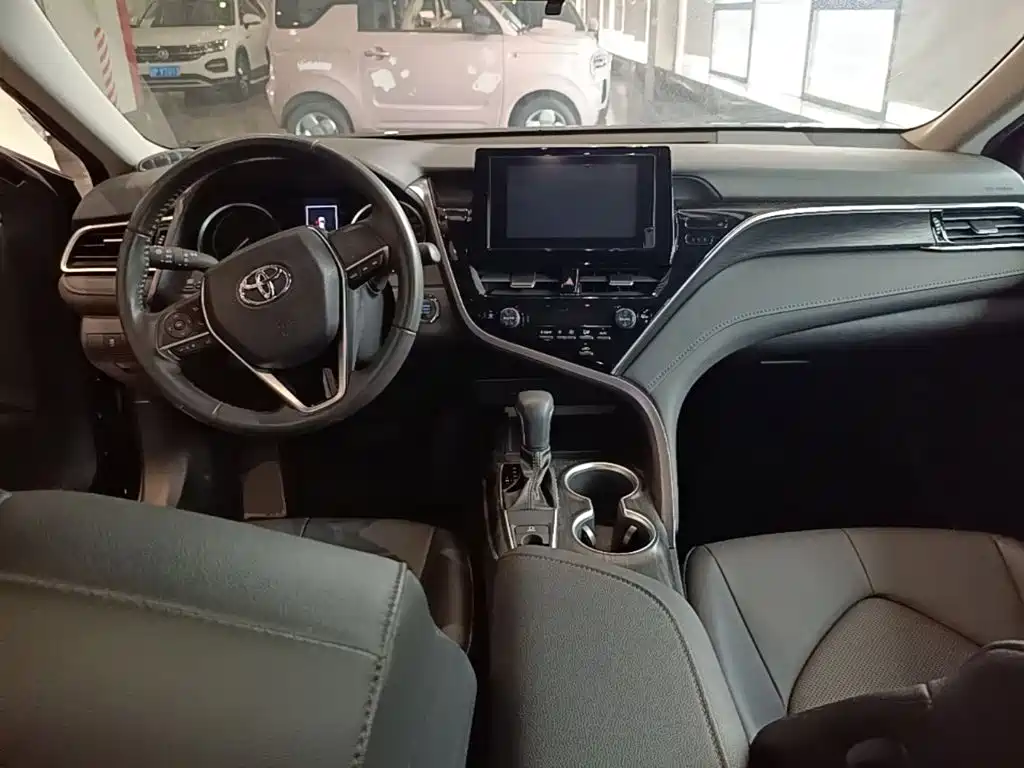 Toyota Camry 2022 — фото 10