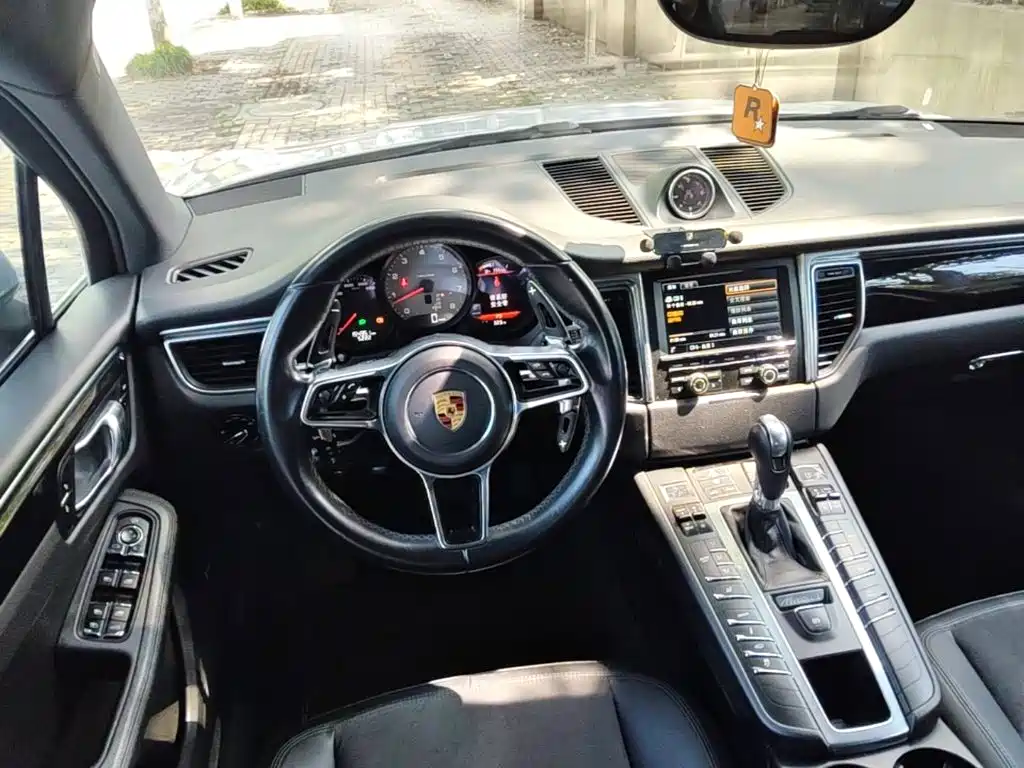 Porsche Macan 2015 — фото 11