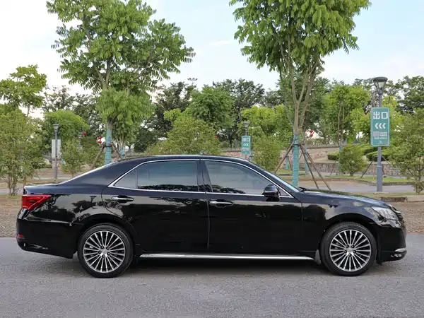 Toyota Crown 2018