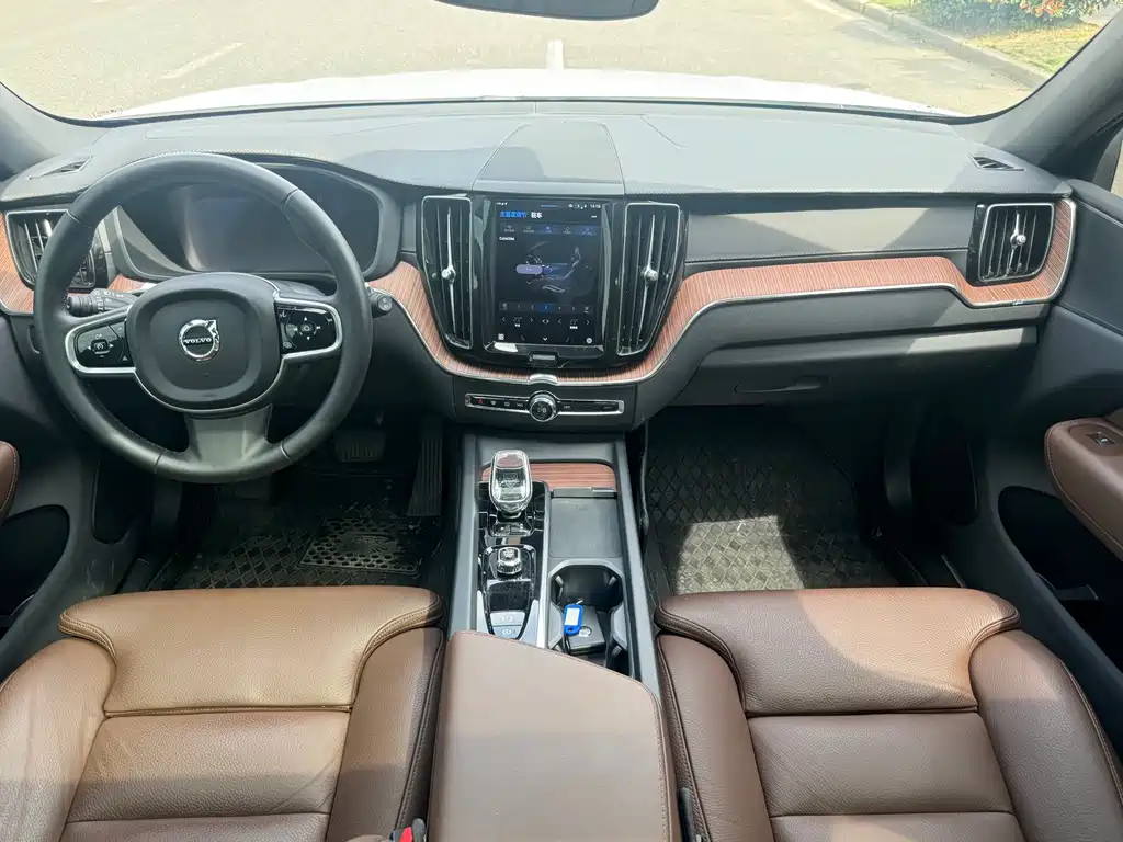 Volvo XC60 2025 — фото 12