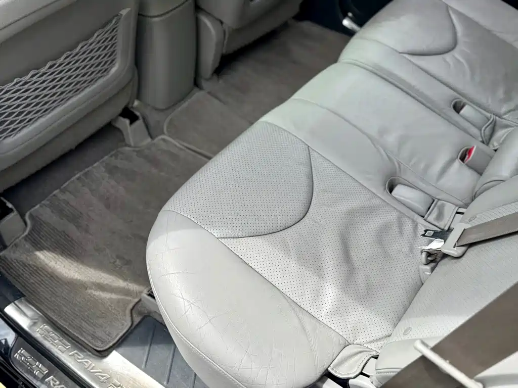 Toyota RAV4 2010 — фото 16