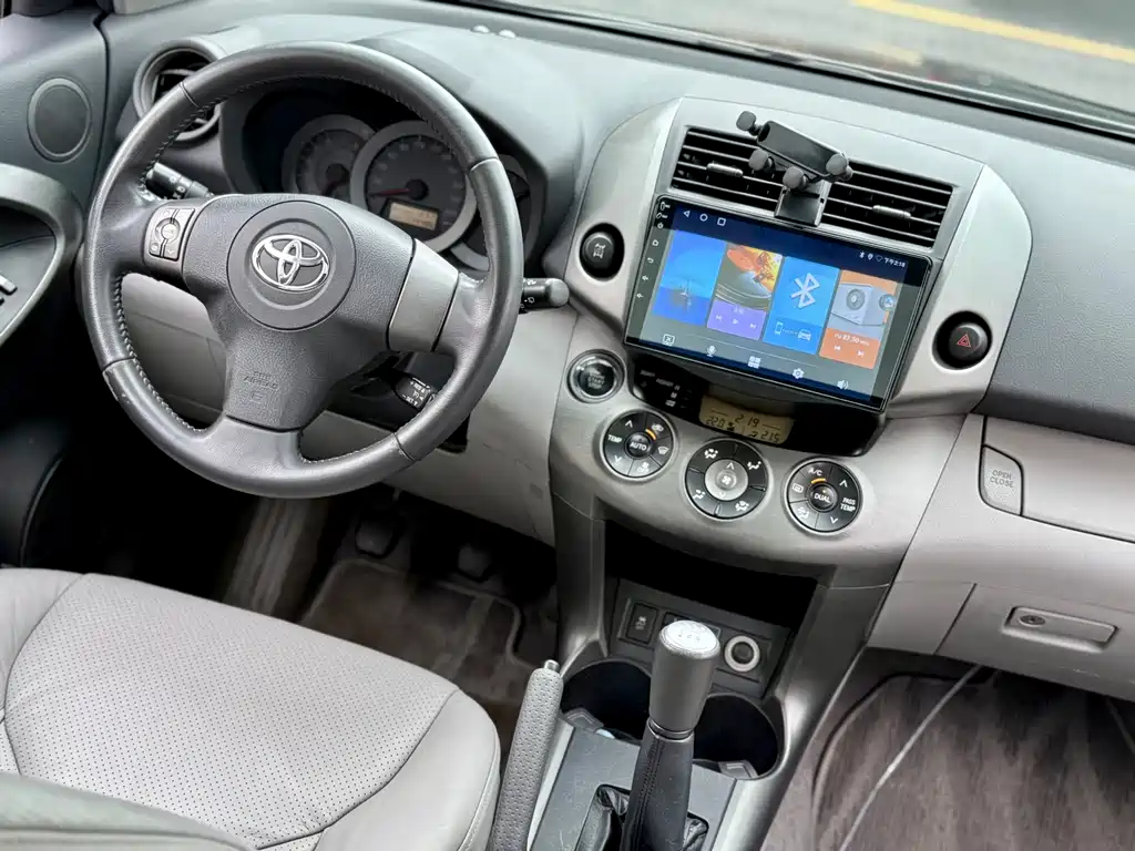 Toyota RAV4 2010 — фото 24