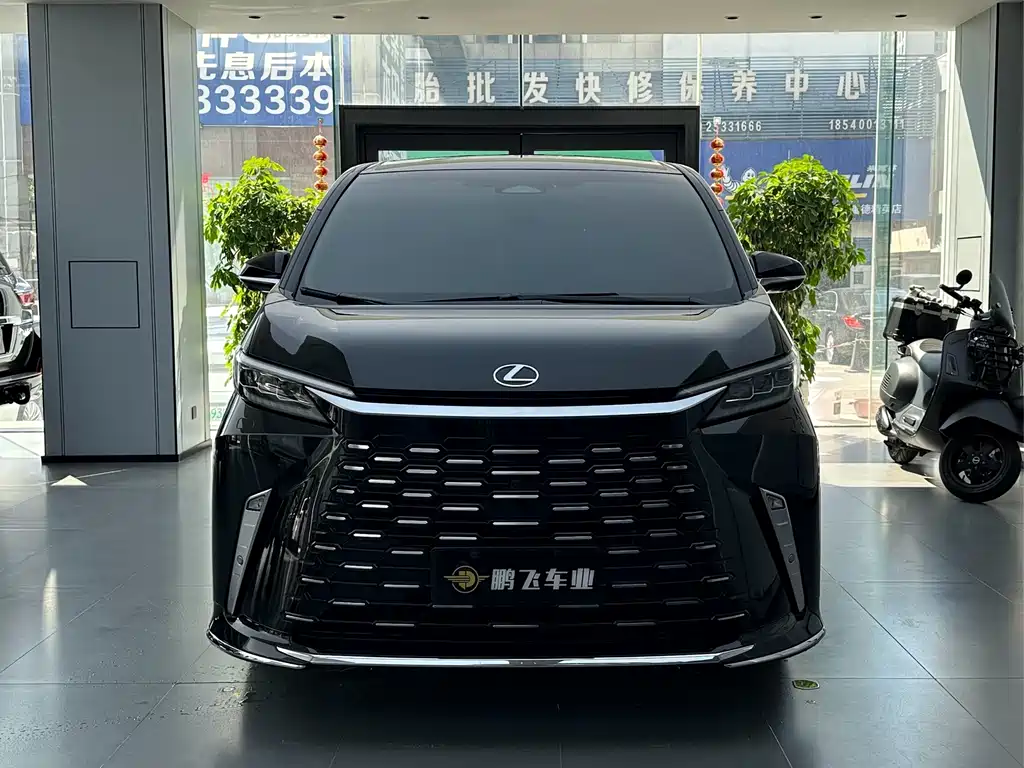 Lexus LM 2025 — фото 2