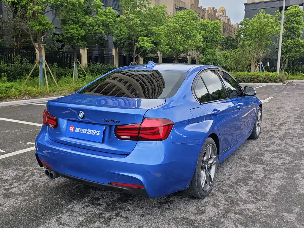 BMW 3 Series 2018 — фото 16