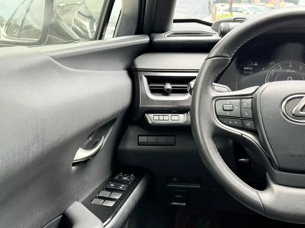 Lexus UX 2022 — фото 16