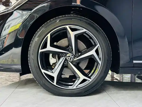 Volkswagen Passat 2024