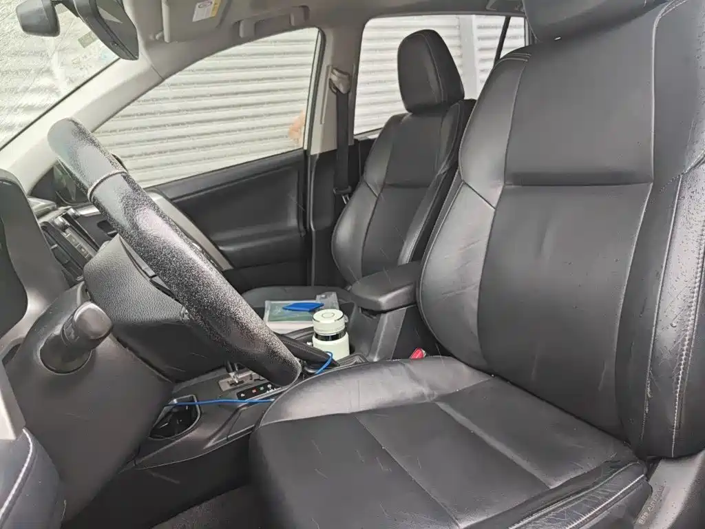 Toyota RAV4 2016 — фото 11