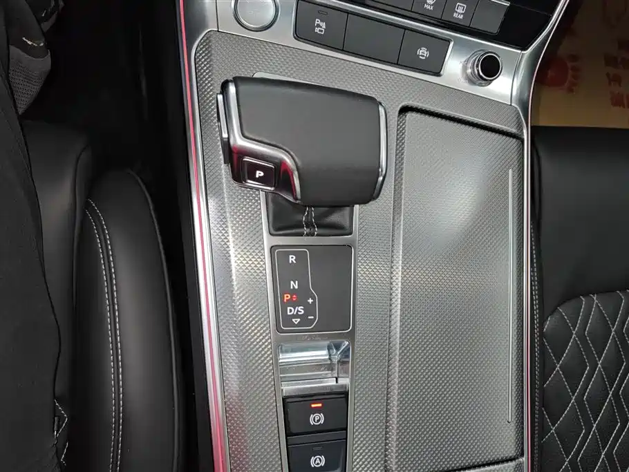 Audi A6L New Energy 2020 — фото 16