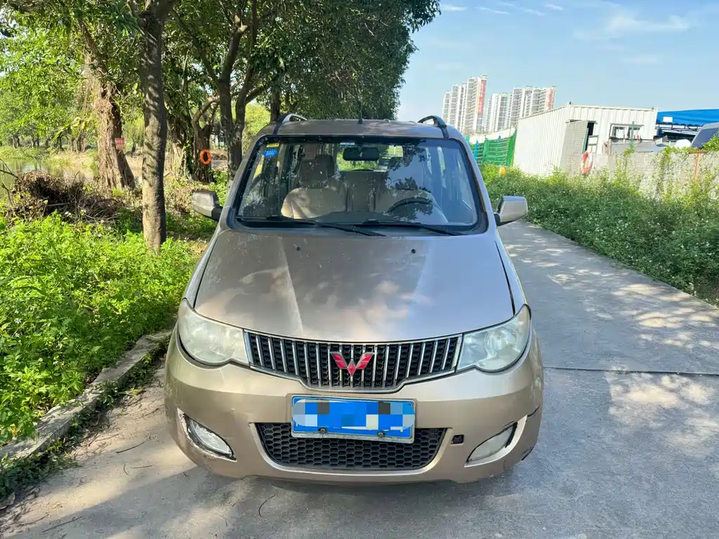 Wuling Hongguang 2015 — фото 2
