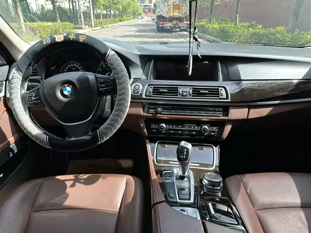 BMW 5 Series 2016 — фото 23