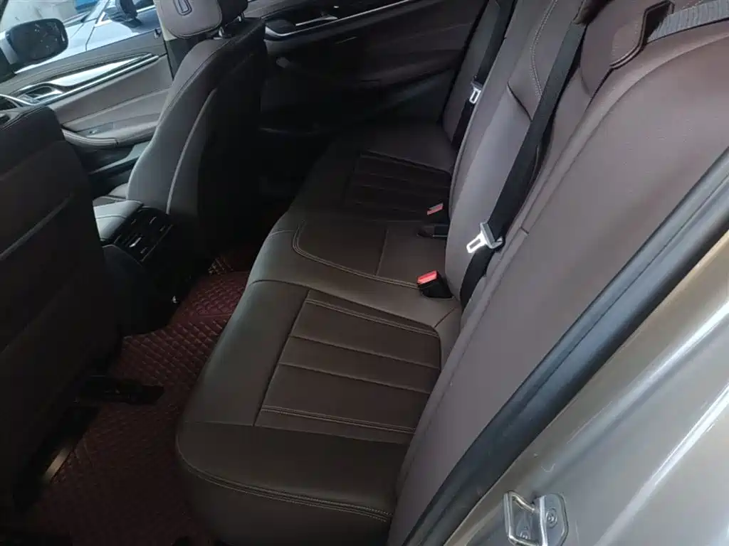 BMW 5 Series 2020 — фото 17