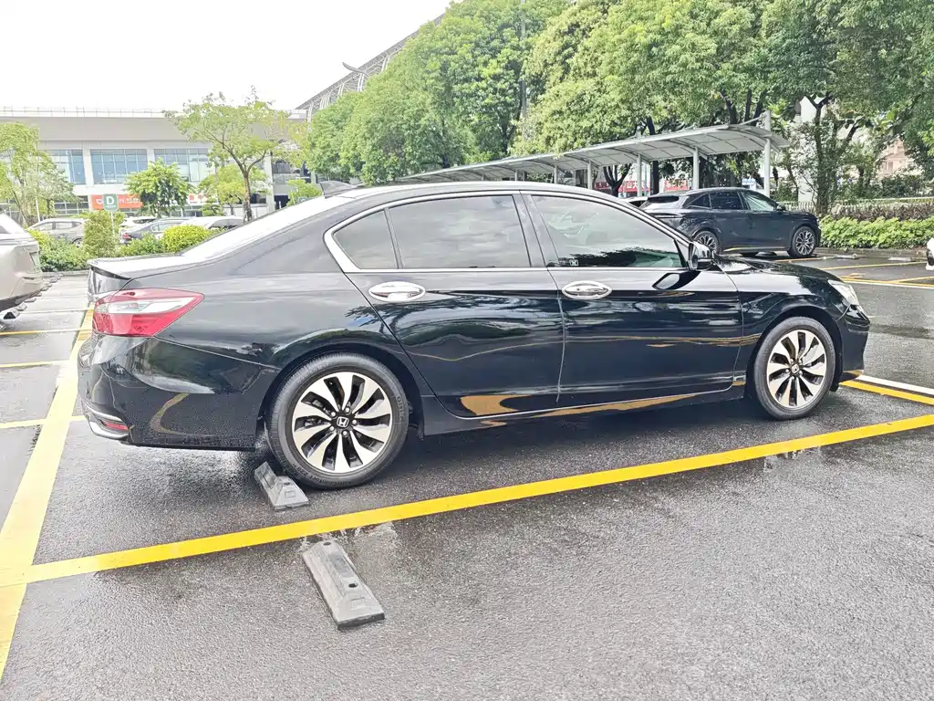 Honda Accord 2018 — фото 30
