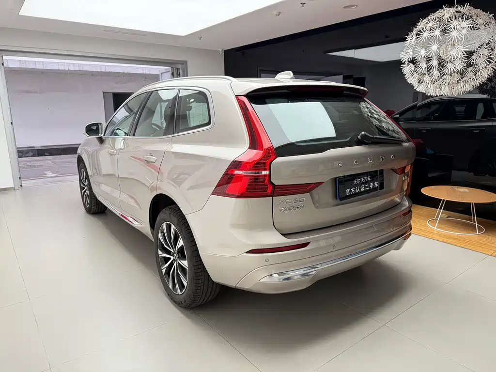 Volvo XC60 2025 — фото 8