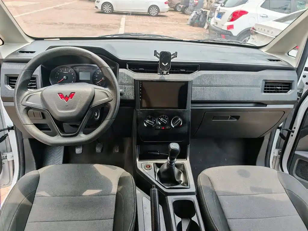 Wuling Hongguang PLUS 2025