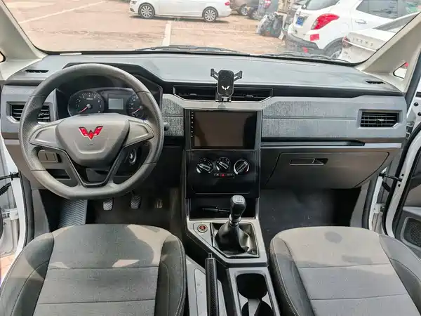 Wuling Hongguang PLUS 2025