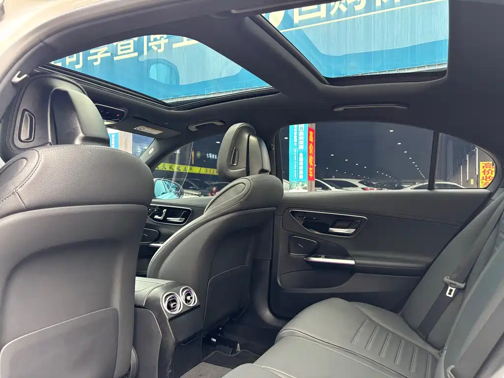 Mercedes-Benz C-Class 2025 — фото 12
