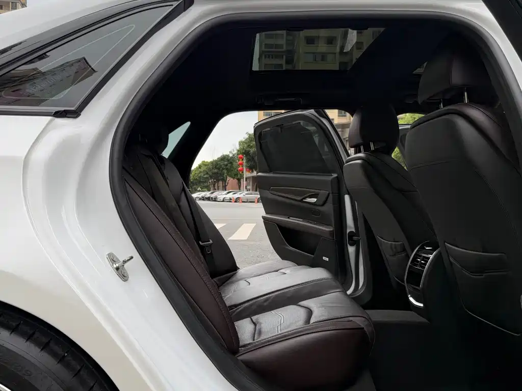Cadillac CT6 2023 — фото 28