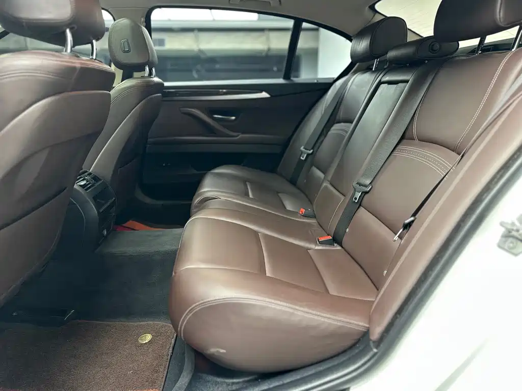 BMW 5 Series 2016 — фото 12