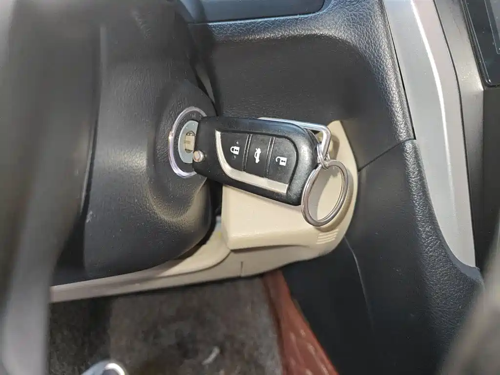 Toyota Camry 2017 — фото 12