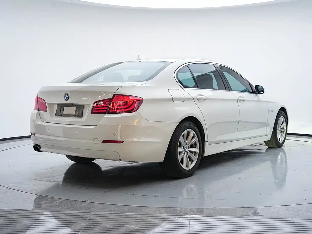 BMW 5 Series 2013 — фото 14