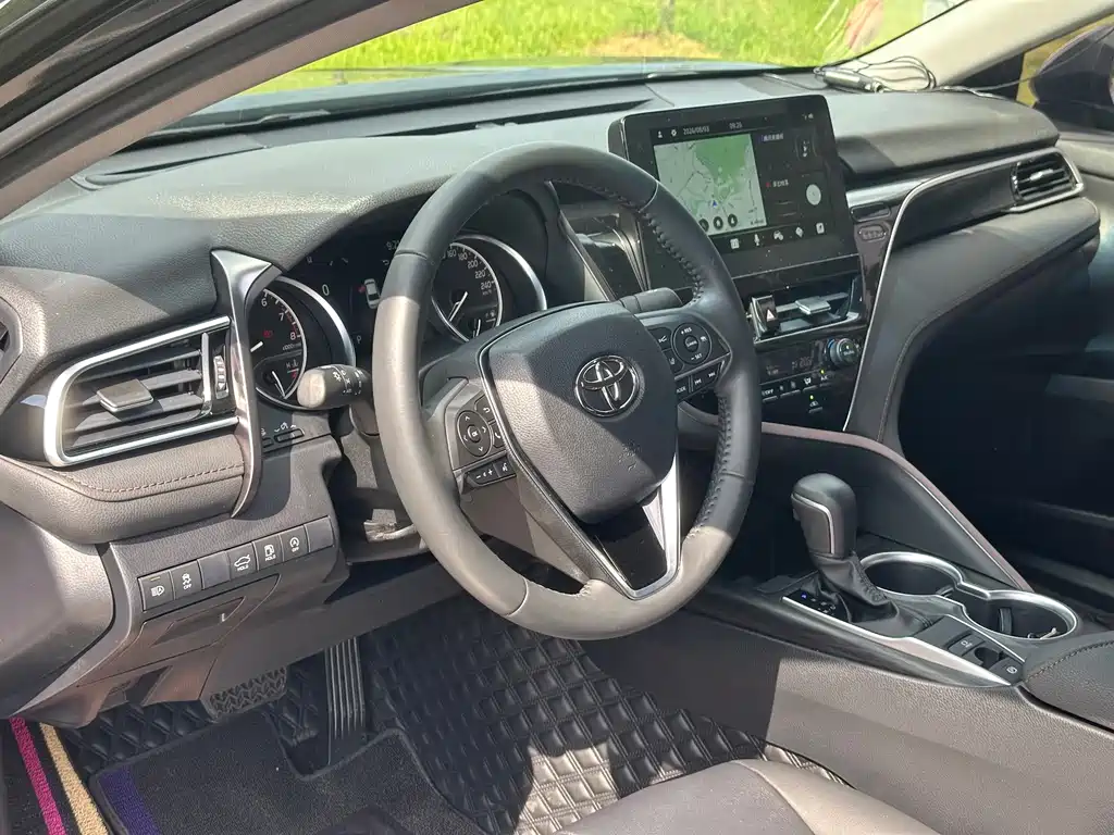 Toyota Camry 2023 — фото 6