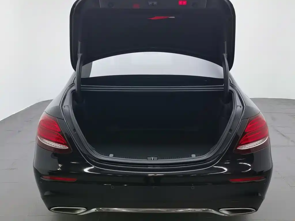 Mercedes-Benz E-Class 2020 — фото 16