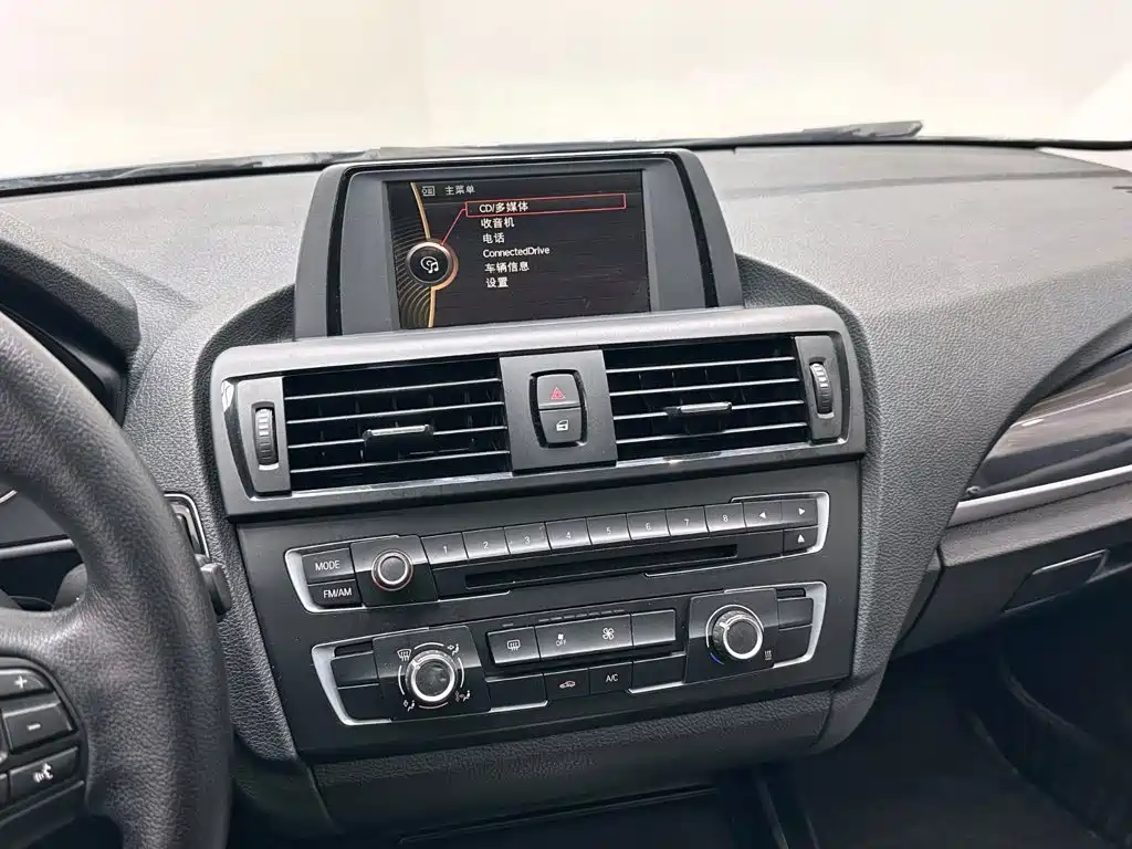 BMW 1 Series 2013 — фото 12