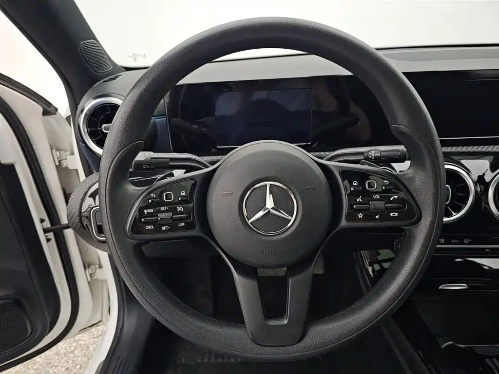 Mercedes-Benz A-Class 2021 — фото 6