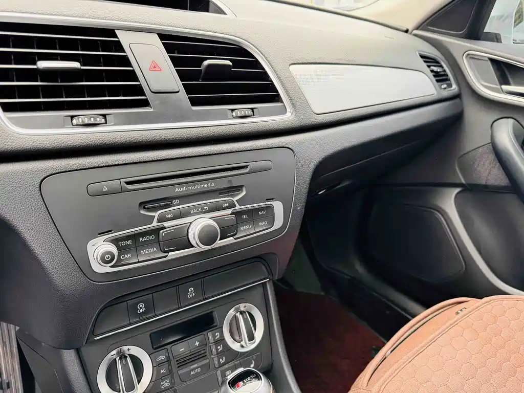 Audi Q3 2013 — фото 15
