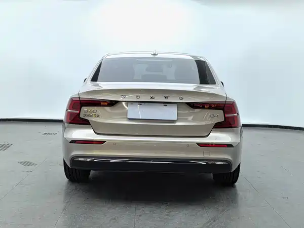 Volvo S60 2023