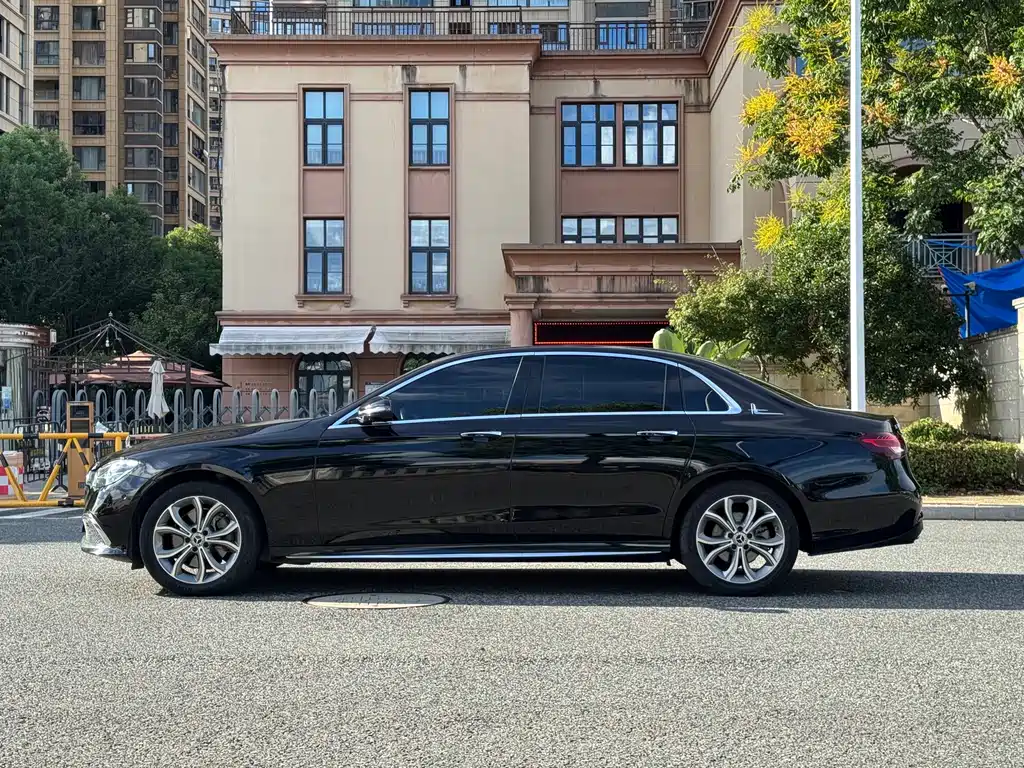 Mercedes-Benz E-Class 2022 — фото 17