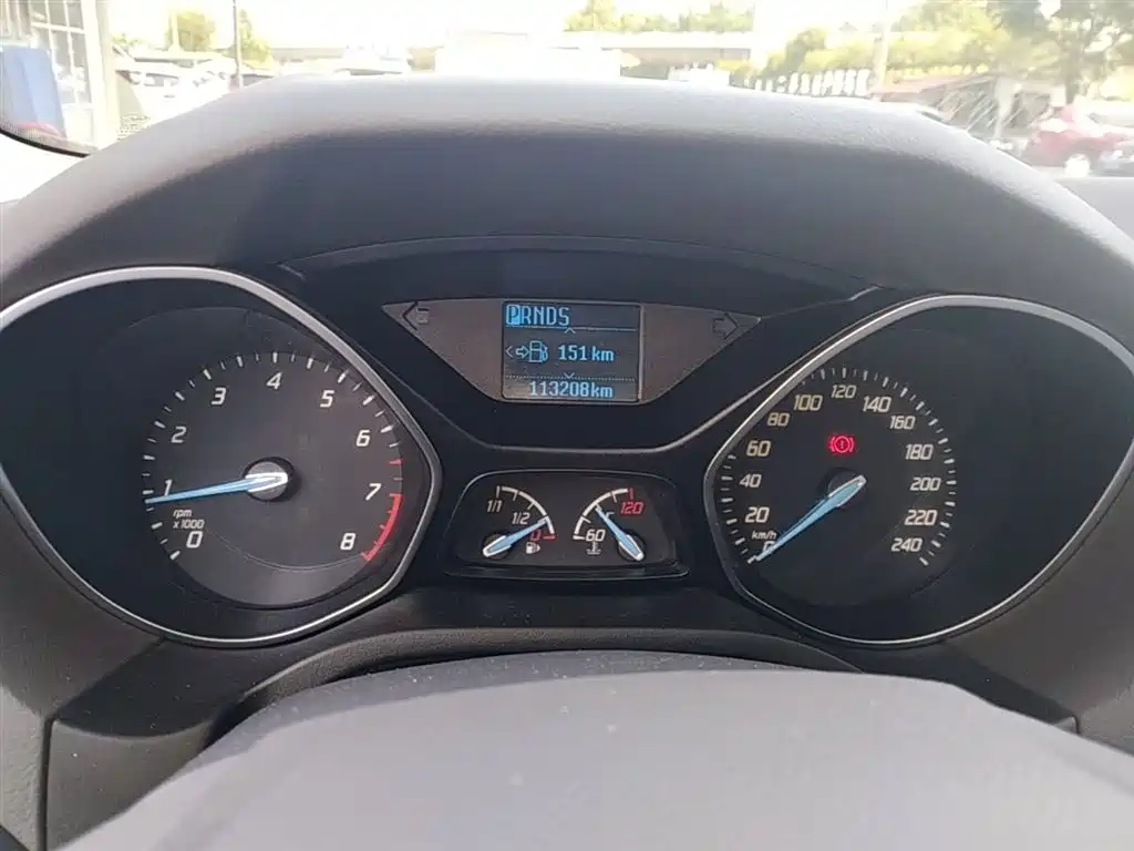 Ford Focus 2015 — фото 12