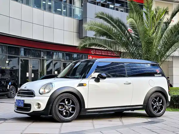 MINI Clubman 2012