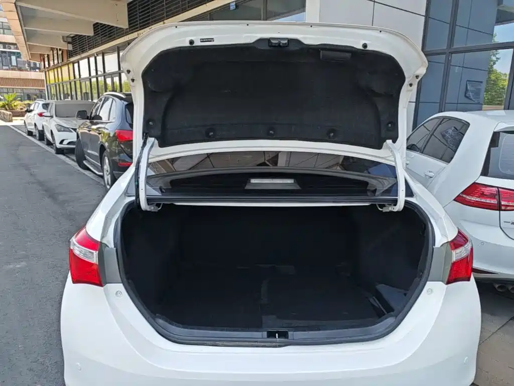 Toyota Corolla 2016 — фото 19