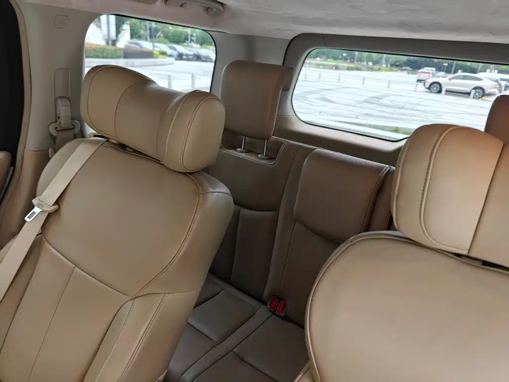 Nissan Quest 2017 — фото 15