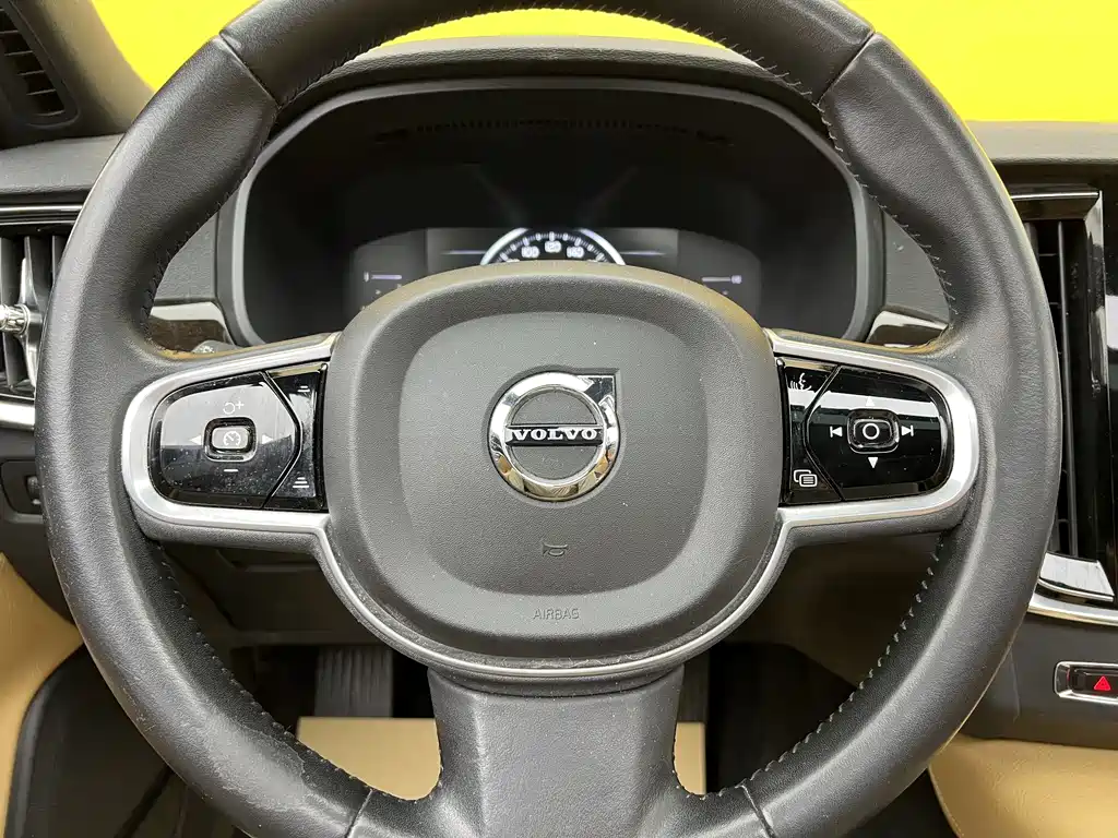 Volvo S90 2018 — фото 11