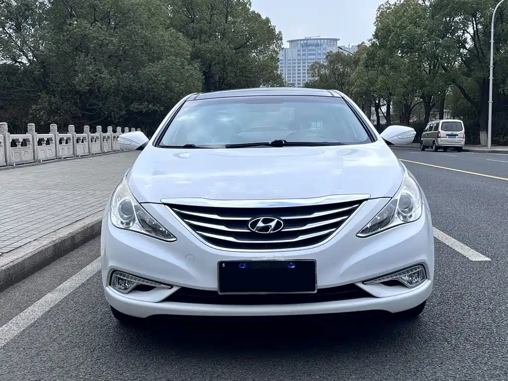 Hyundai Sonata 2013 — фото 2