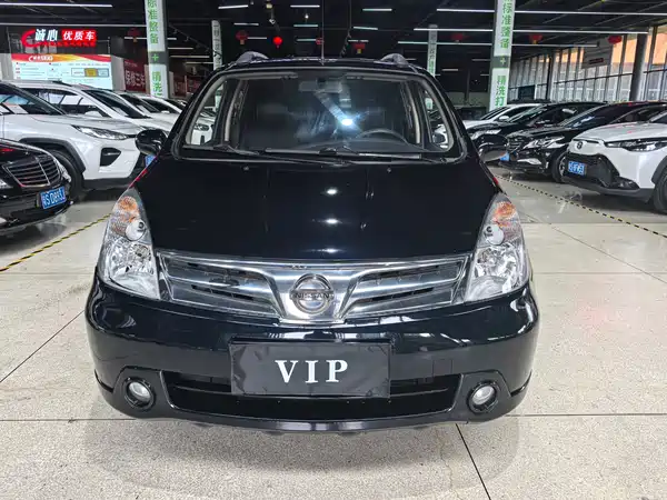 Nissan Livina 2012