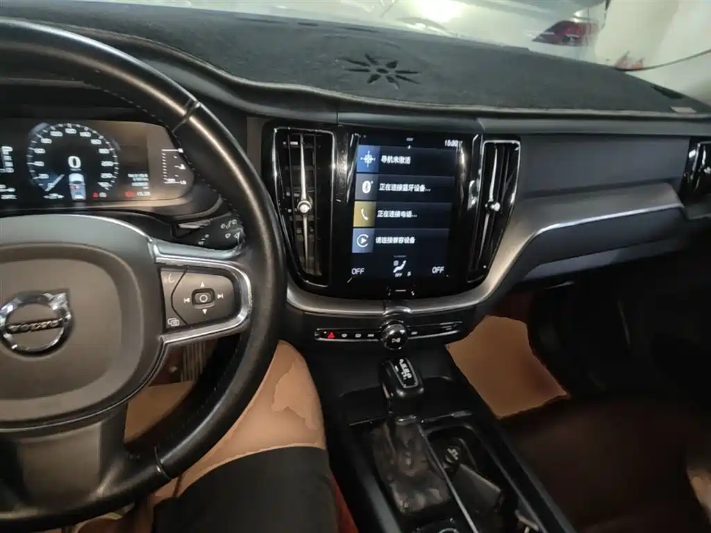 Volvo XC60 2020 — фото 10
