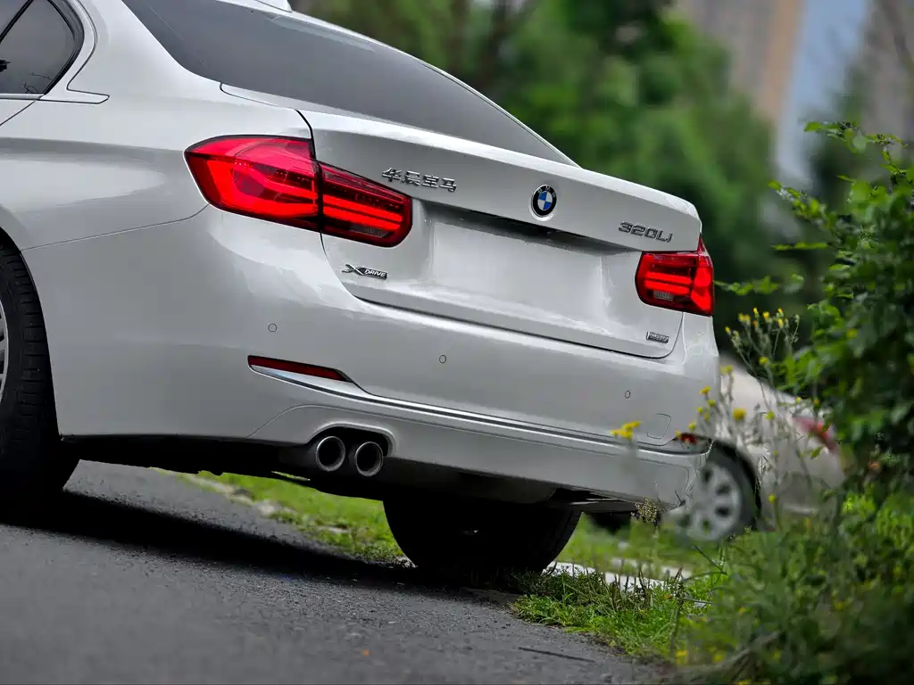 BMW 3 Series 2018 — фото 9